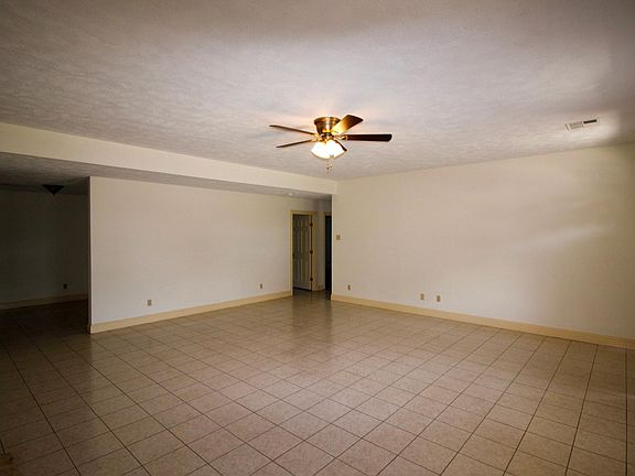 4th image of 3757 Newcastle Dr
