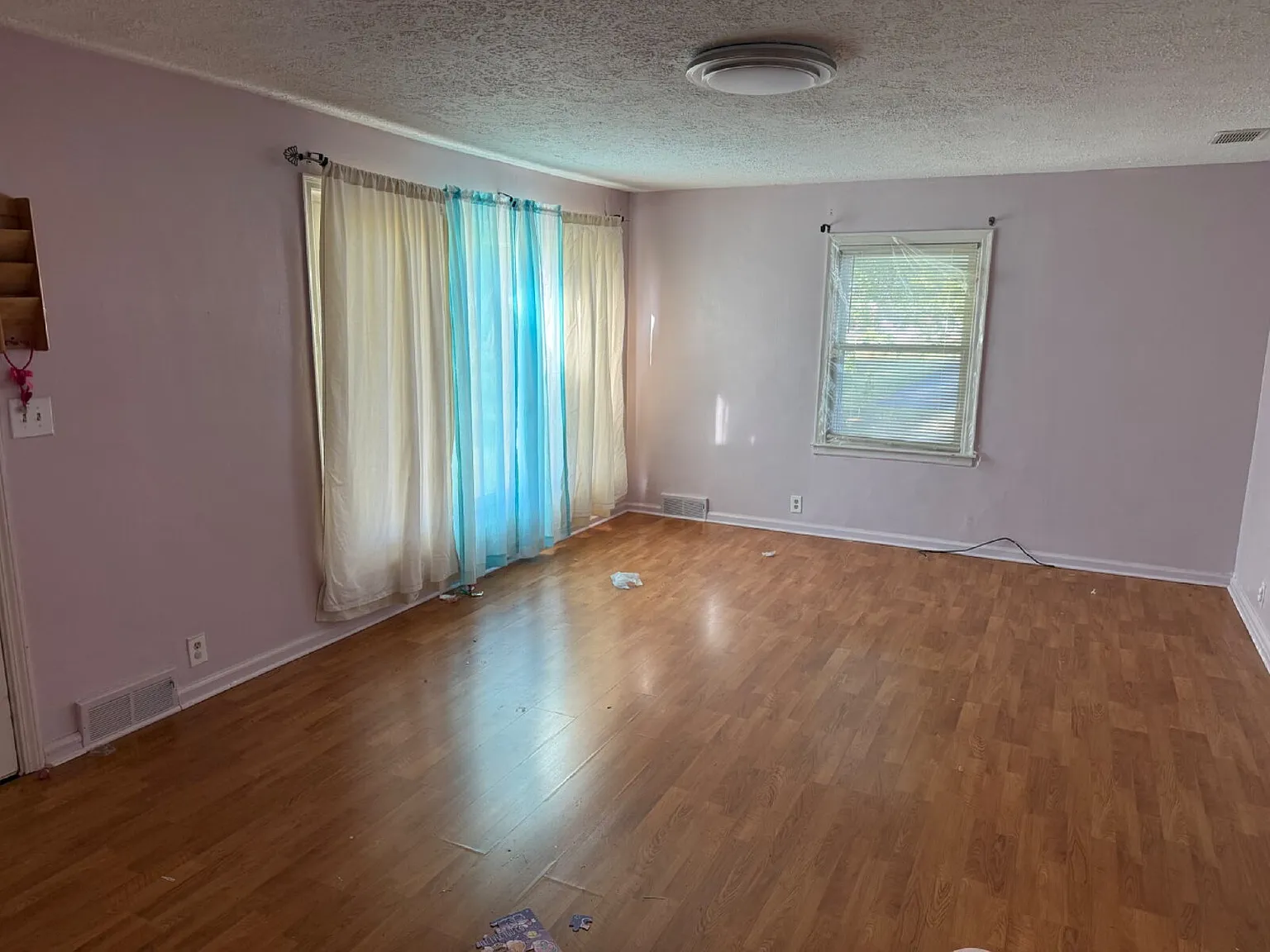 3 bed, 2.0 bath, 2052 sqft, $1,700 — Photo 2