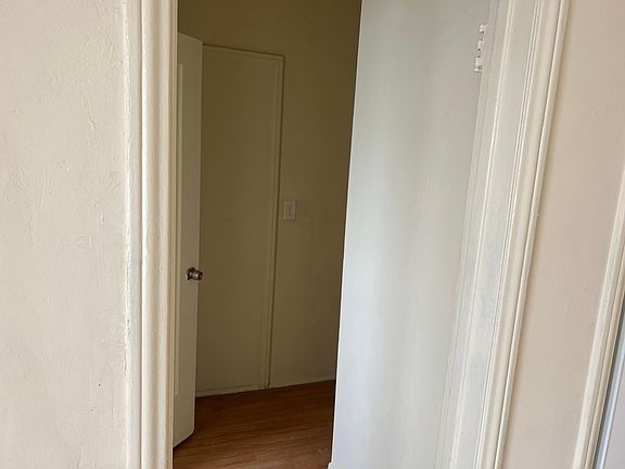 4th image of 520 S Serrano Ave #D300