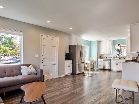 5th image of 2846 S Filmore St