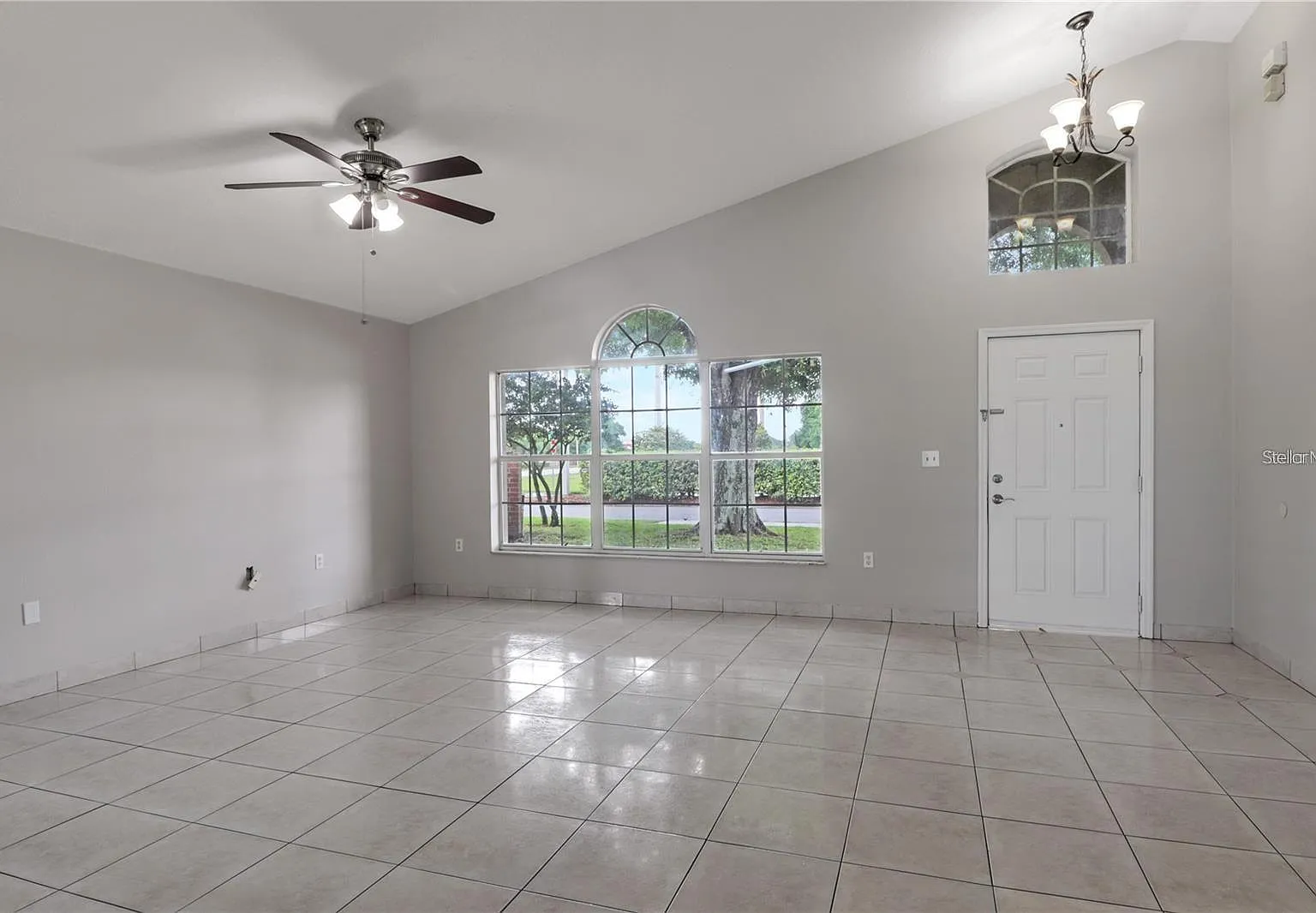 4 bed, 2.0 bath, 1687 sqft, $2,200 — Photo 2