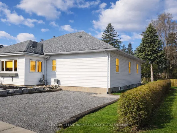 32 Ontario St #2, Prince Edward County, ON K0K 2T0