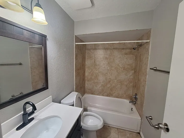 919 E Orange St #B — Photo 13