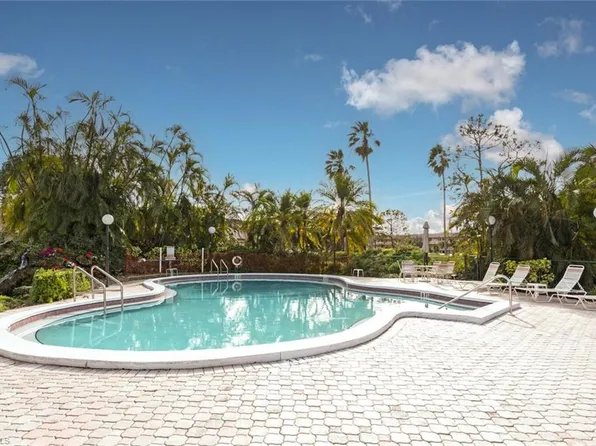 499 Forest Lakes Blvd APT 105, Naples, FL 34105