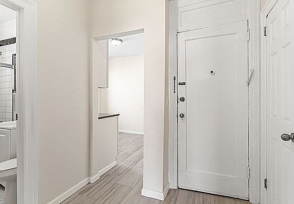 4th image of 3043 48th St APT 2R