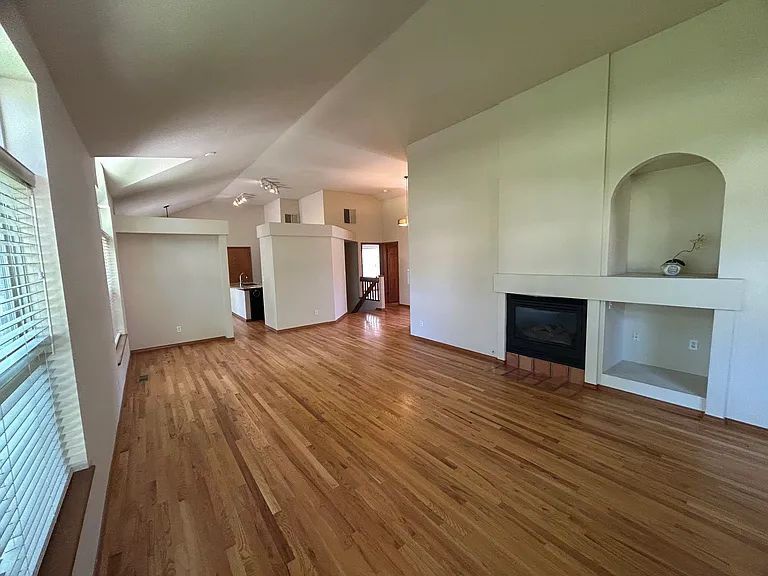 155 Fairfield Ln — Photo 4