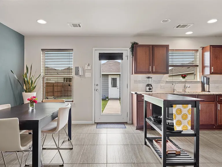 369 S Brook Dr — Photo 11