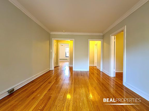 4th image of 1117 W Oakdale Ave #2C