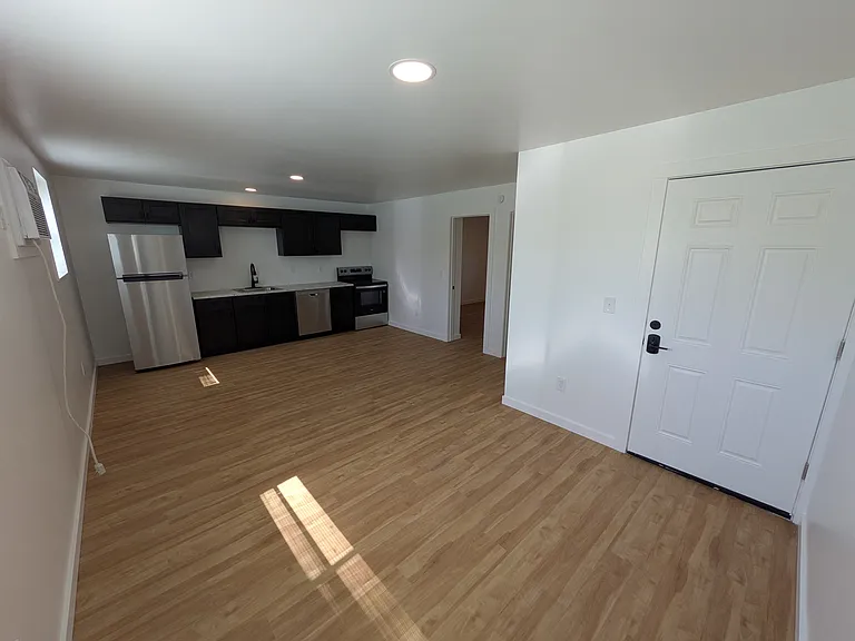 495 Old Boston Rd #B — Photo 9