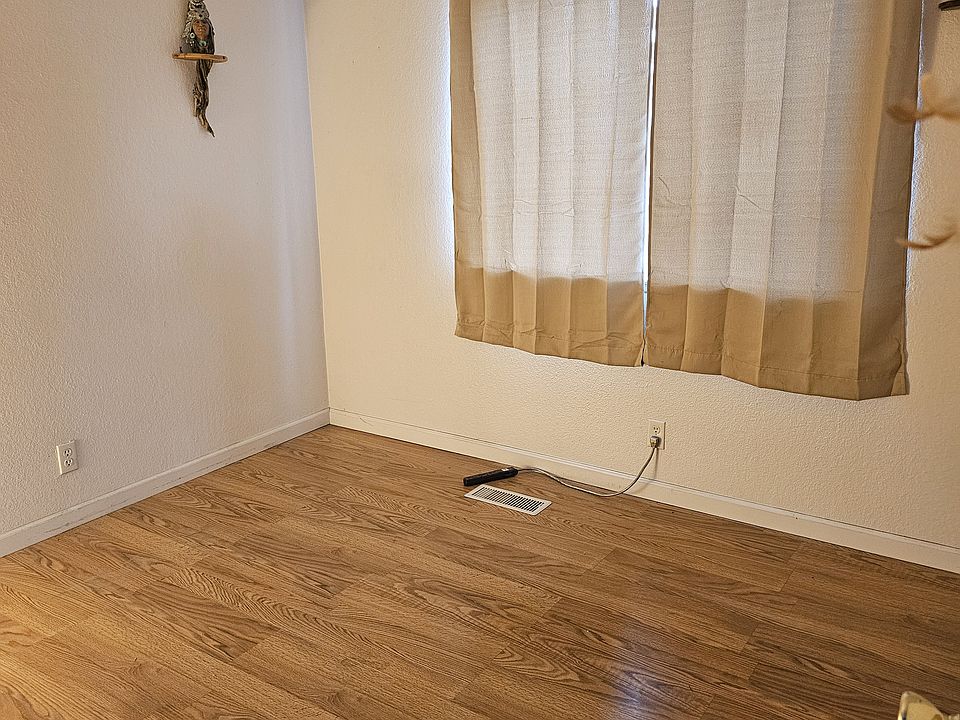 1st image of 991 Ashwood Cir