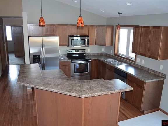 3rd image of 419 Owl Ln