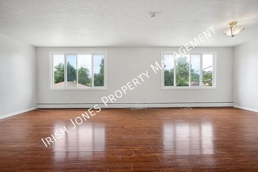 3 bed, 1104 sqft, $1,650 — Photo 2