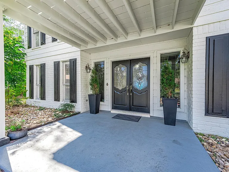 26715 Maplewood Dr — Photo 4