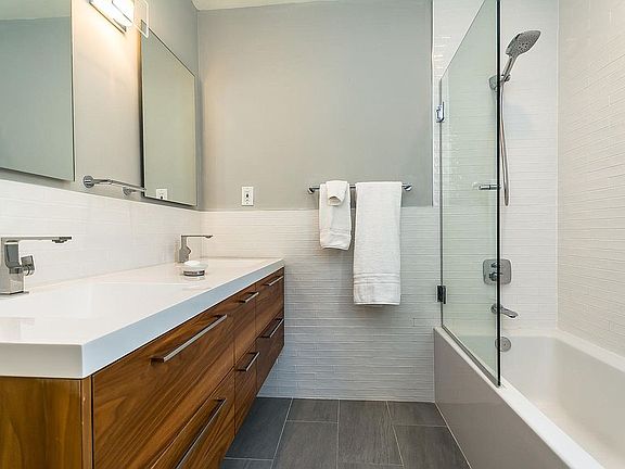 3rd image of 1505 NE 5th St