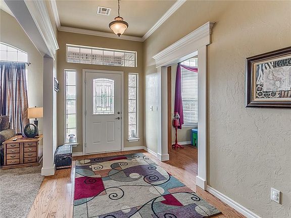 2nd image of 1517 Goldfinch Ct