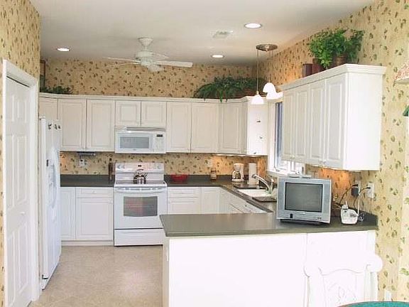 3rd image of 874 Knollwood Village
