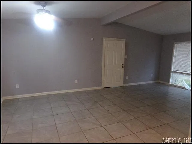 3 bed, 1.5 bath, 1008 sqft, $940 — Photo 3
