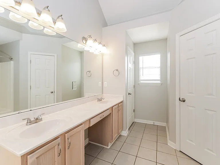 25 Oakridge Cv — Photo 10
