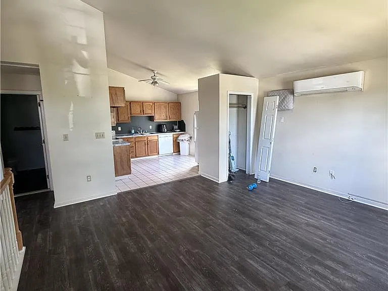 1040 N 13th St — Photo 2