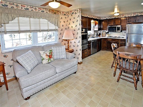 2nd image of 1372 Foxwood Dr