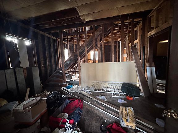 2nd image of 371 Hickman St