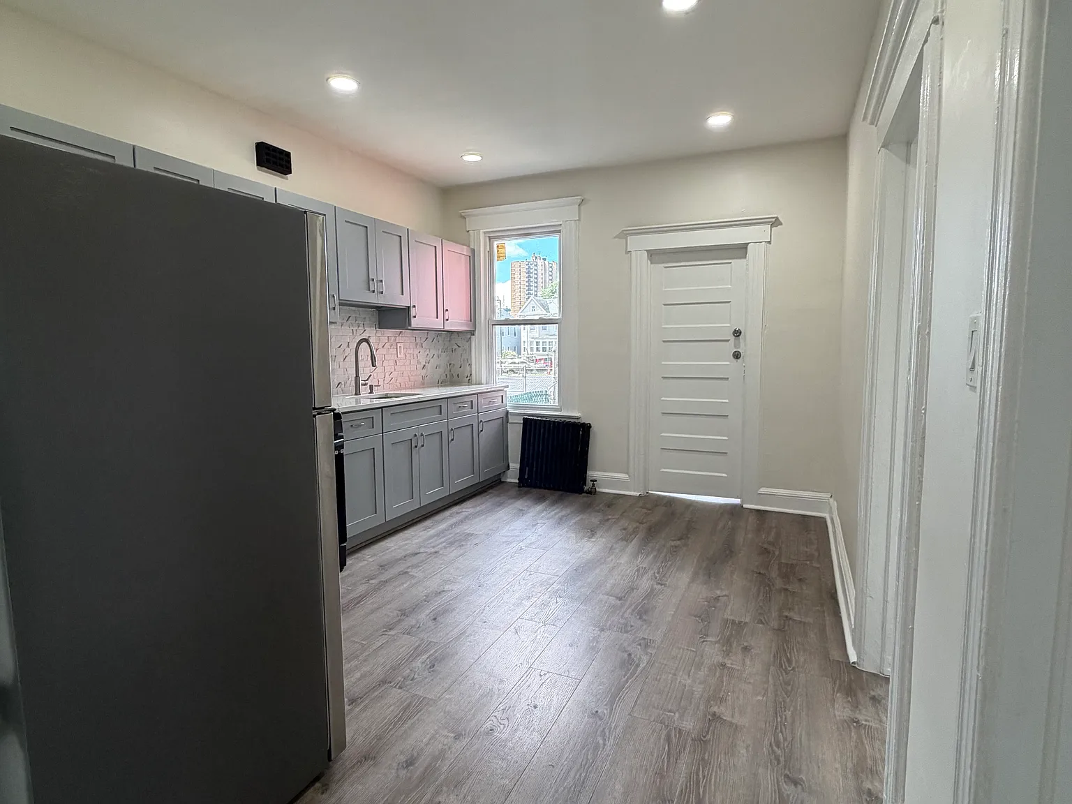 3 bed, $2,150 — Photo 2