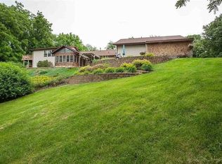 2140 Oak Trail Dr, Camanche, IA 52730