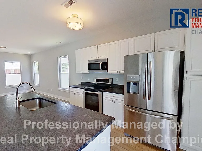 632 Brunswick St — Photo 10