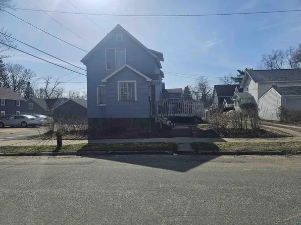 1402 N 5th Ave, Virginia, MN 55792