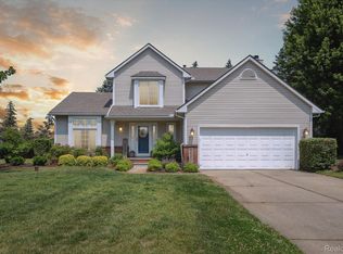 2206 Silvermaple Ct, Wixom, MI 48393