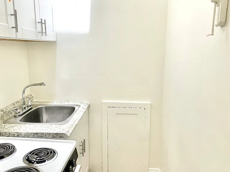 186 Waterman St — Photo 11
