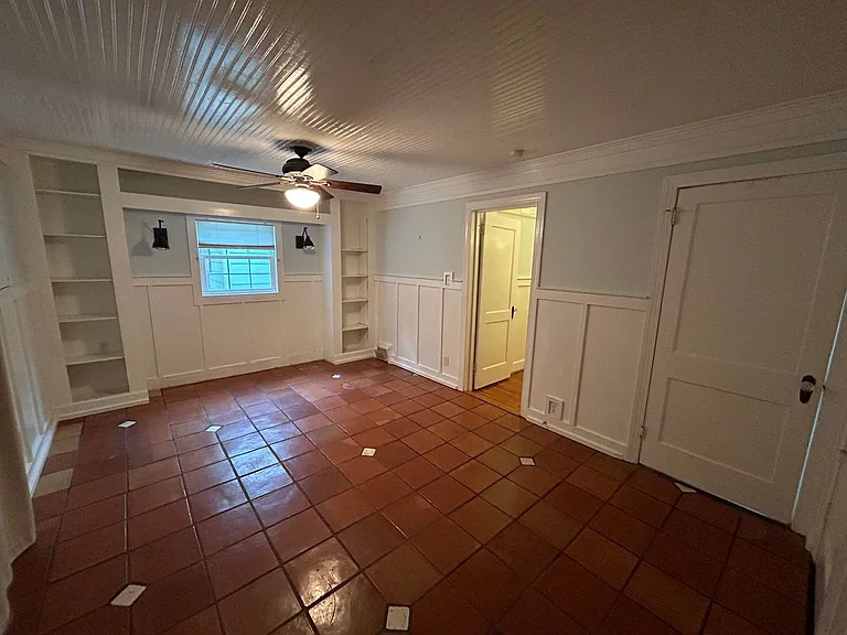 2461 Lyndhurst Ave — Photo 100