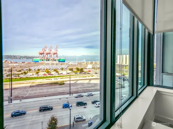 590 1st Avenue S #806, Seattle, WA 98104