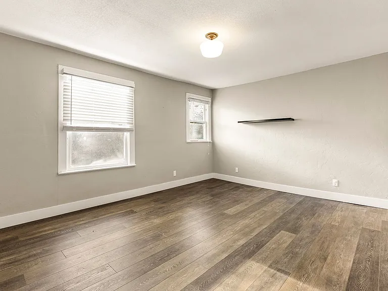 5532 N Haight Ave — Photo 6