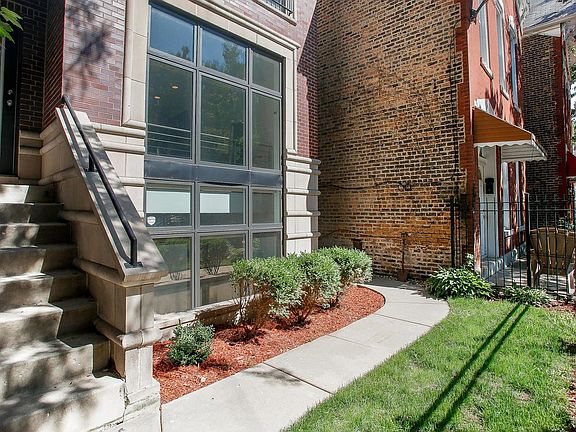 3rd image of 1109 N Hermitage Ave #1