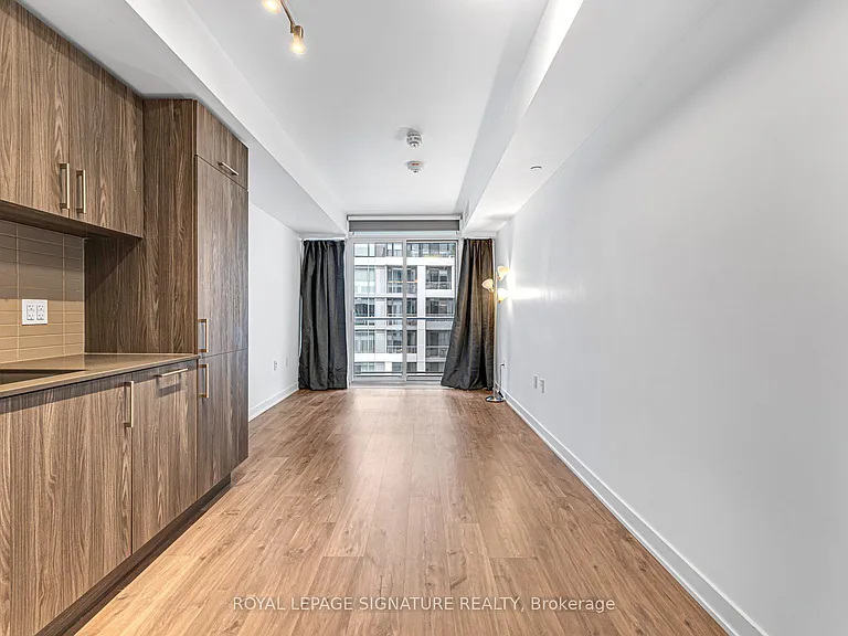 27 Bathurst St #519 — Photo 5