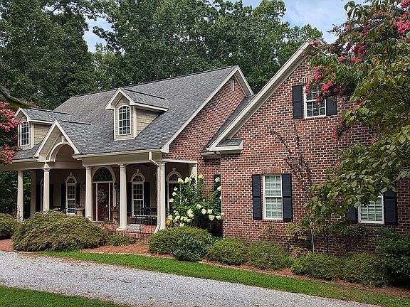 2nd image of 207 Sir Peyton Dr