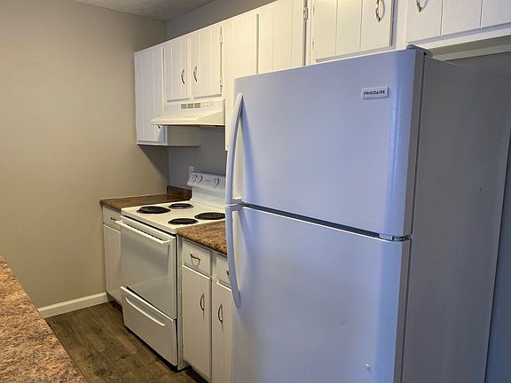 2nd image of 103 Skyhaven Dr #L