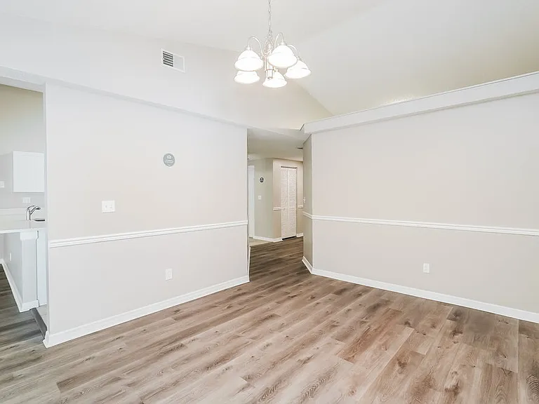 1352 Foxboro Dr — Photo 6