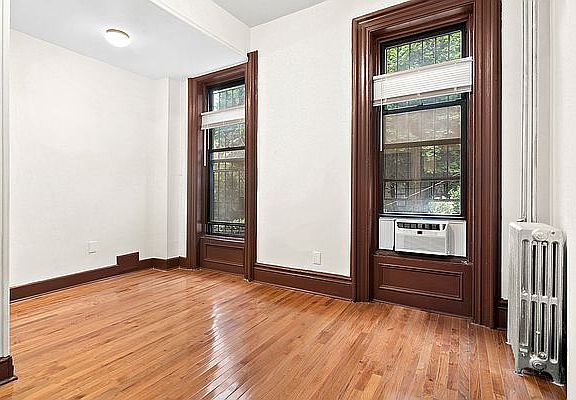3rd image of 276 Putman Ave #2
