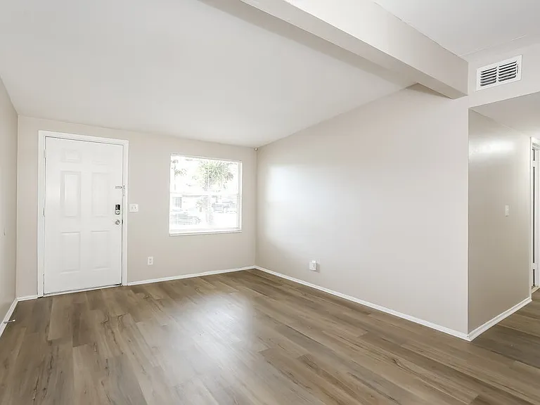 1009 Beckner Ave — Photo 4