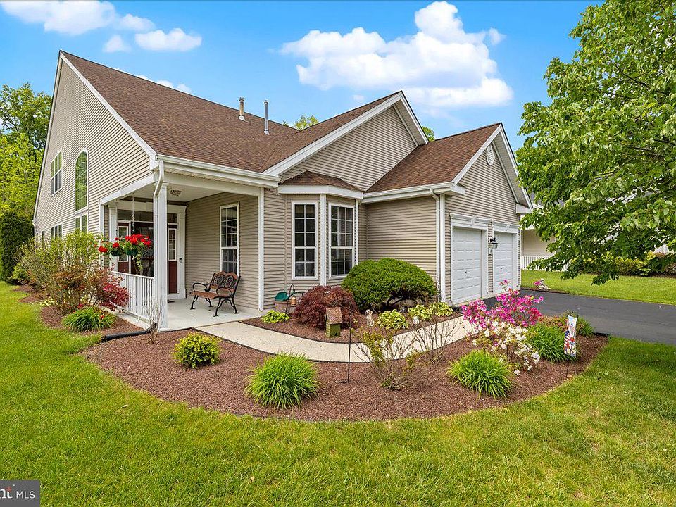 1st image of 10 Fitzgerald Ln
