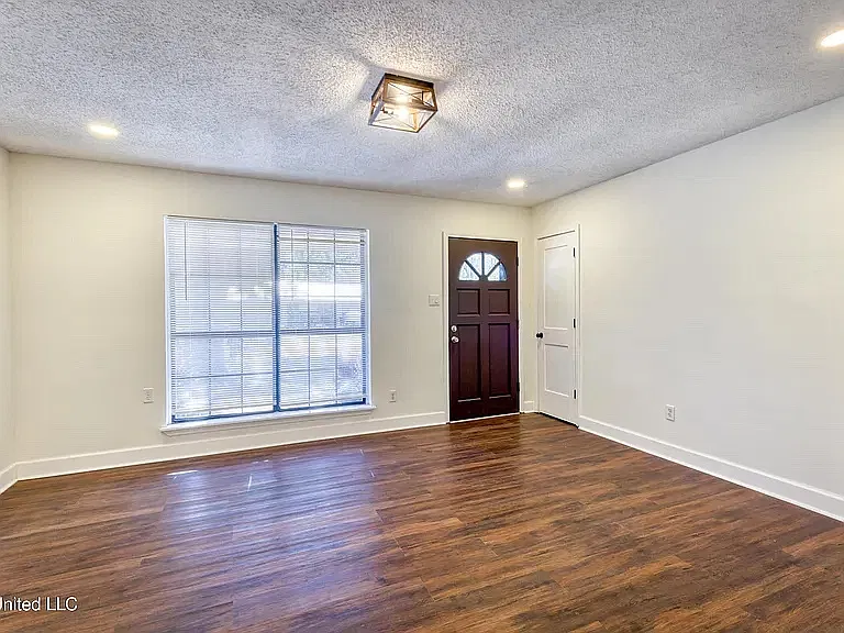 3 bed, 1811 sqft, $2,200 — Photo 4