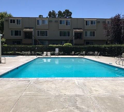 2nd image of 460 Auburn Way APT 1