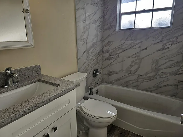 1360 Park Ln — Photo 4
