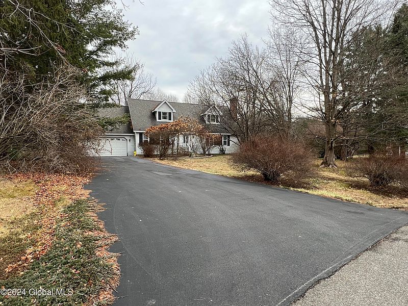 2nd image of 86 Hawthorn Drive