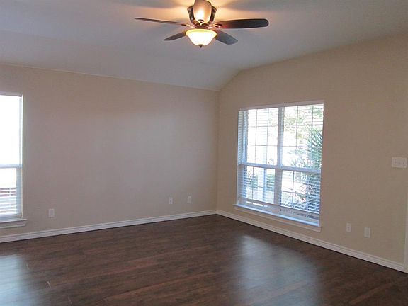 3rd image of 834 Westfield Dr