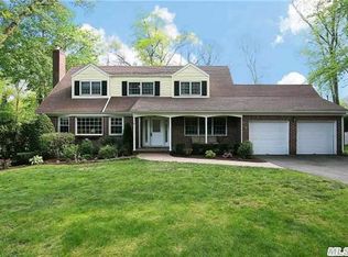 6 Sills Ct, Centerport, NY 11721