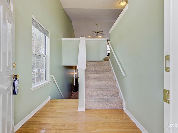 5th image of 479 Gloria Ln