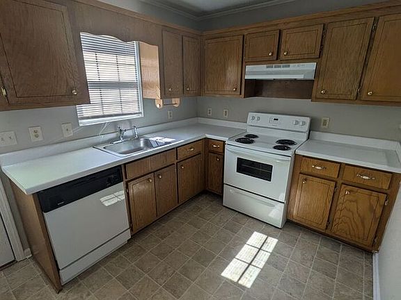 3rd image of 674 W 13th St